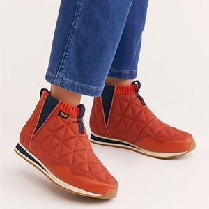 Teva Ember mid boot. Size 7